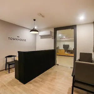 Super Townhouse Near Appu Ghar Hotel