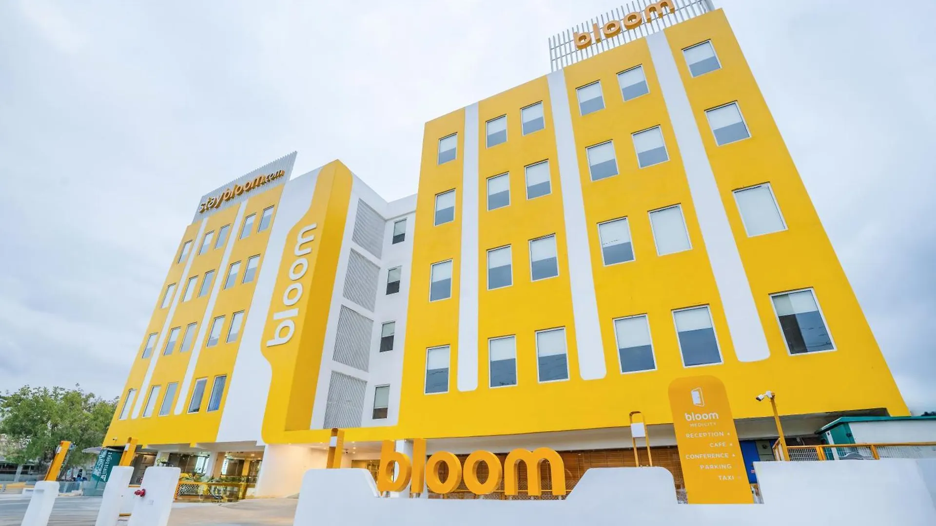 Bloom Hotel - Medicity Gurugram, Near Medanta Hospital Gurgaon 3*,  India
