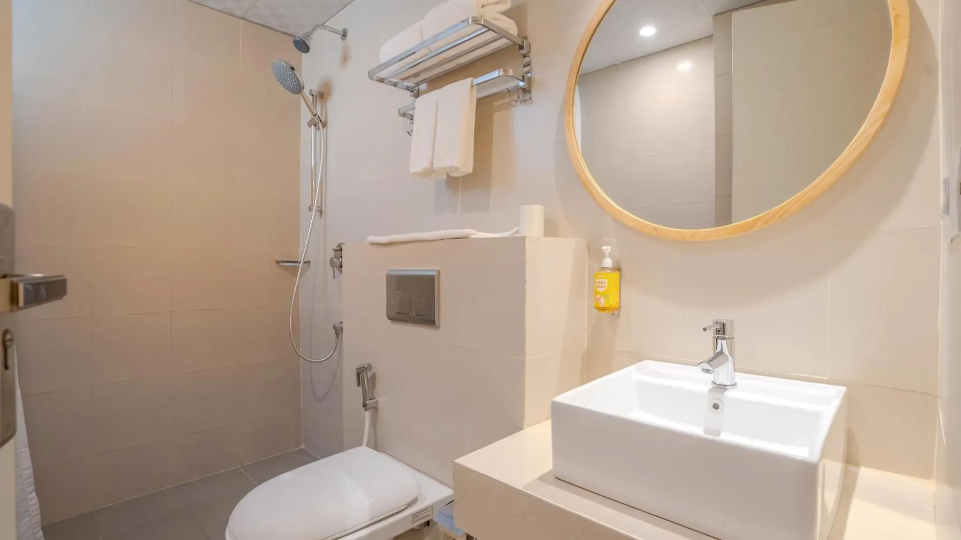 Bloom Hotel - Medicity Gurugram, Near Medanta Hospital Gurgaon 3*,  India