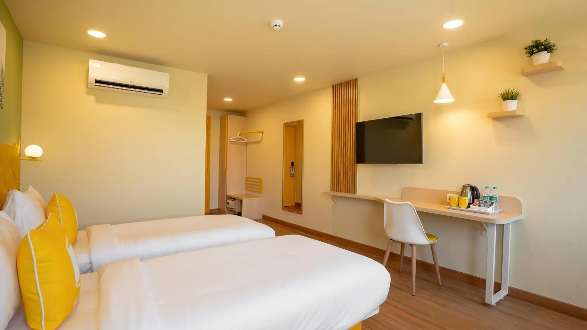 Bloom Hotel - Medicity Gurugram, Near Medanta Hospital Gurgaon 3*,  India